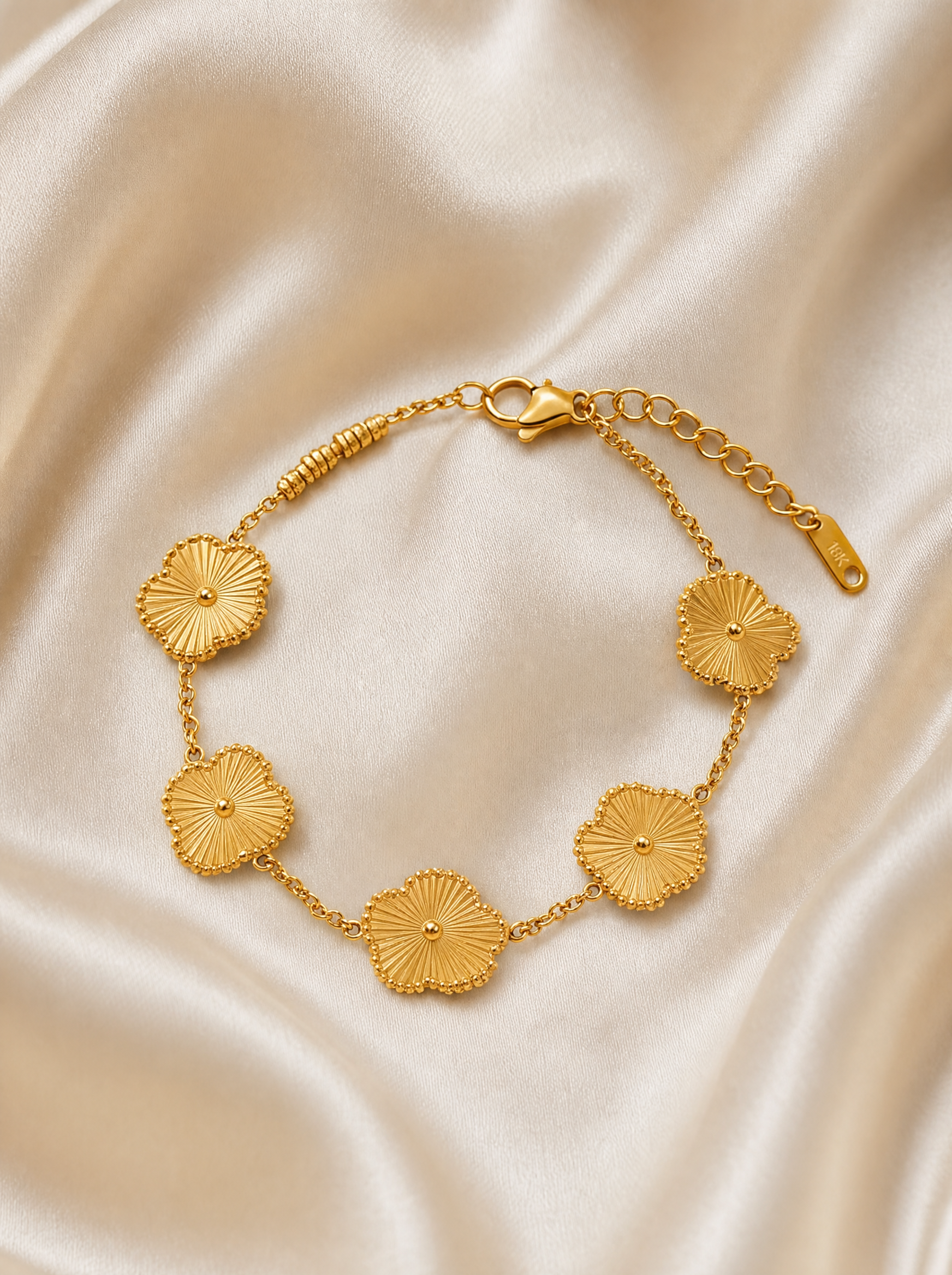 Five-petal flower chain bracelet, 18K gold plated, flat lay detail