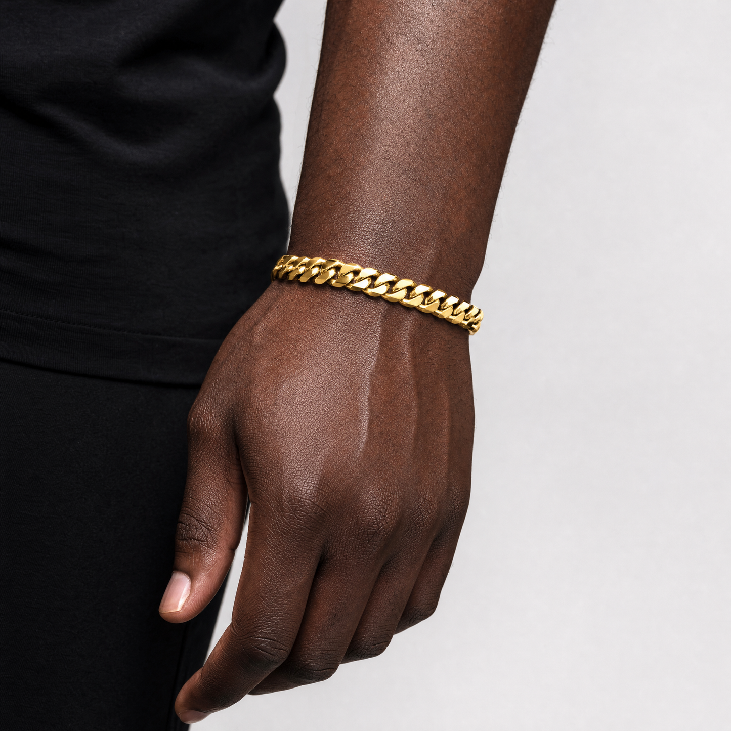 Saphir Cuban Bracelet lifestyle shot